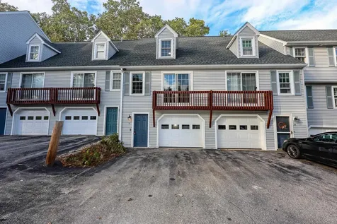 12 Hawkstead Hollow Nashua NH 03063