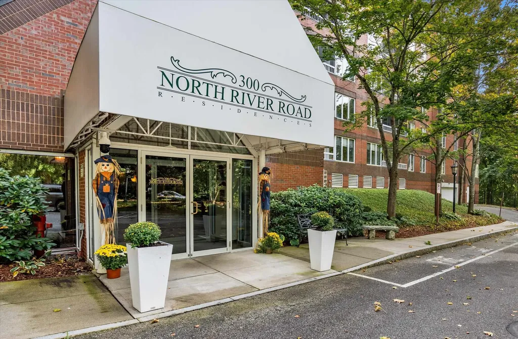 300 River Road Manchester NH 03104