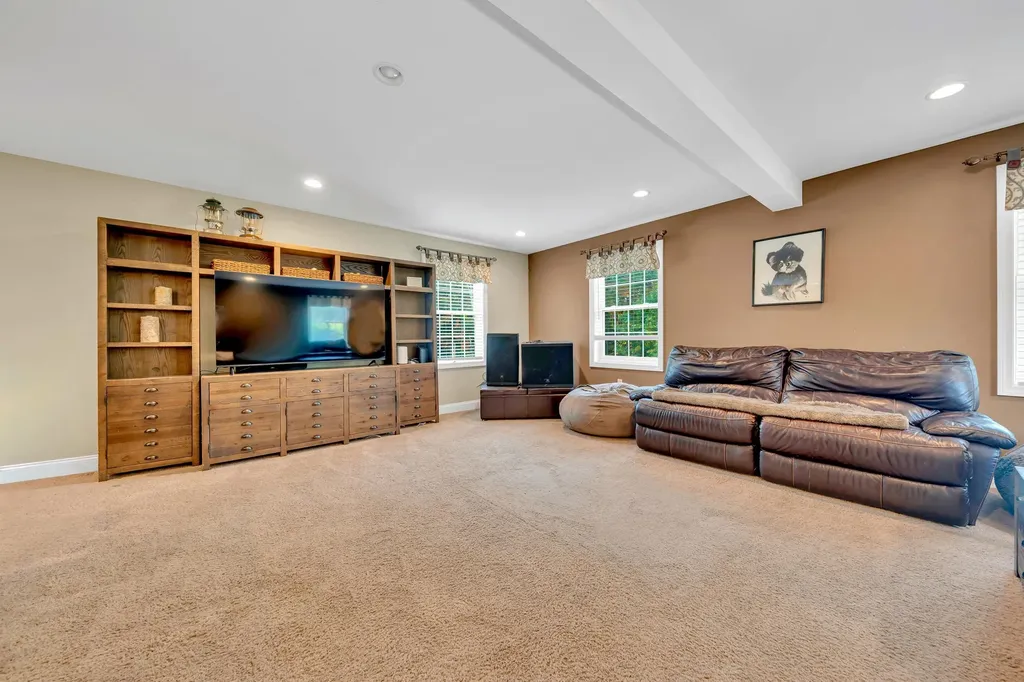 7 Coopers Grove Road Kingston NH 03848