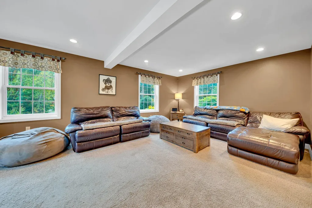 7 Coopers Grove Road Kingston NH 03848