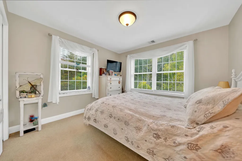 7 Coopers Grove Road Kingston NH 03848