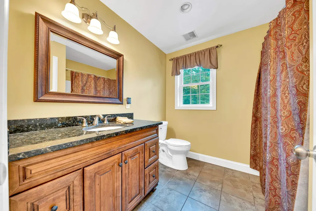 7 Coopers Grove Road Kingston NH 03848