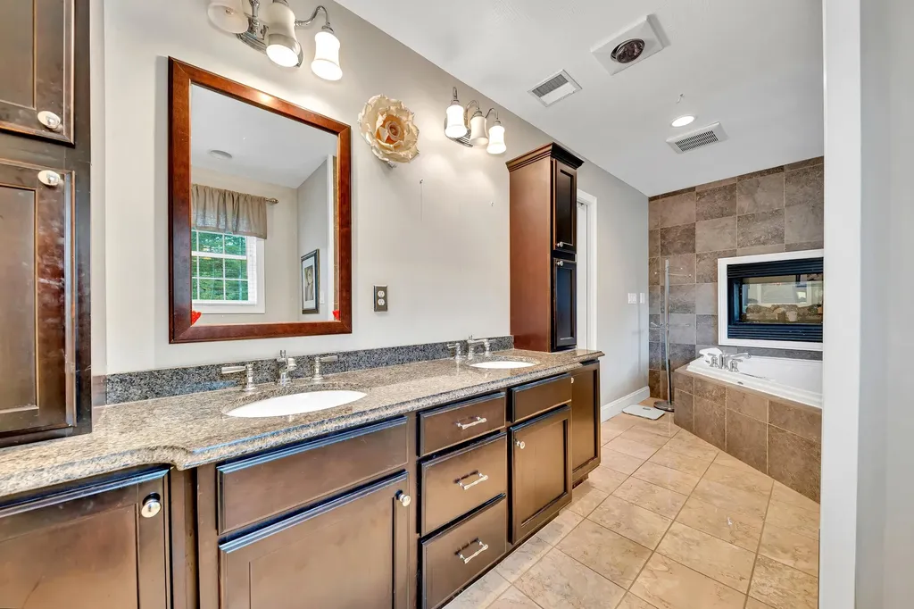 7 Coopers Grove Road Kingston NH 03848