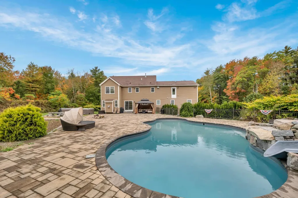 7 Coopers Grove Road Kingston NH 03848