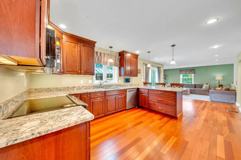 7 Coopers Grove Road Kingston NH 03848