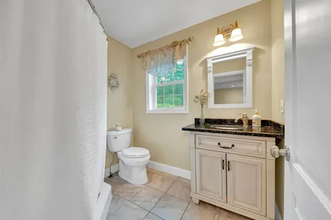 7 Coopers Grove Road Kingston NH 03848