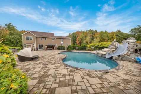 7 Coopers Grove Road Kingston NH 03848