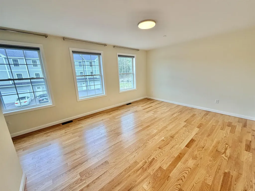 24 Sera Drive Nottingham NH 03290