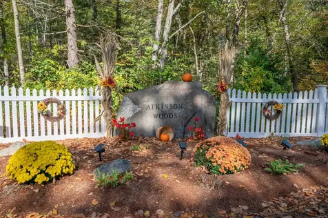 40 Coles Way Atkinson NH 03811