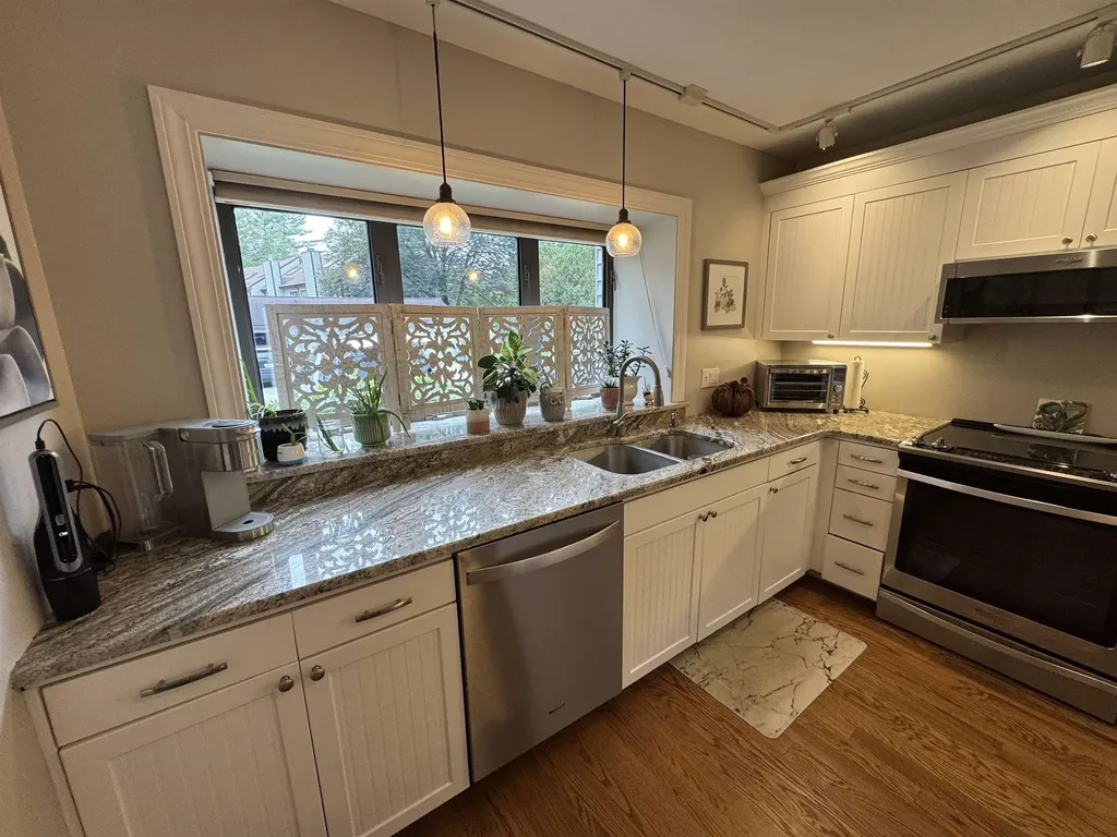 23 Pondview Drive Merrimack NH 03054