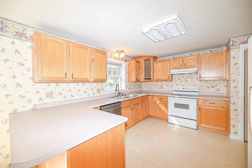 21 Prairie Court Manchester NH 03102