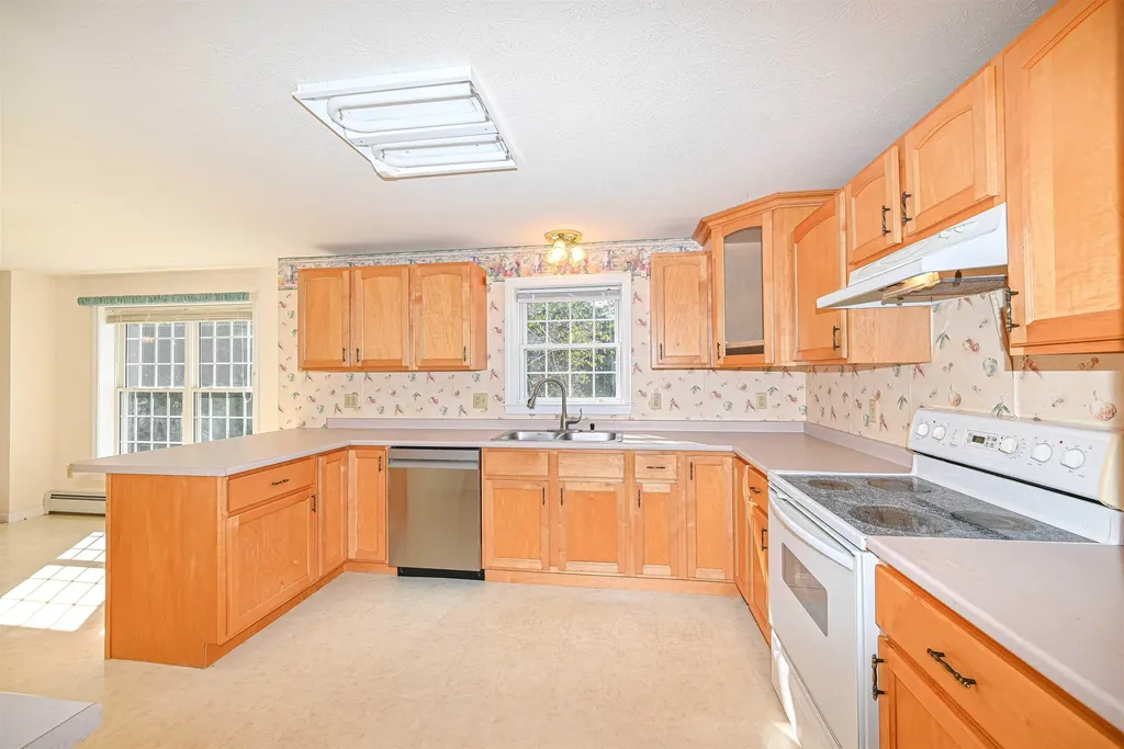 21 Prairie Court Manchester NH 03102