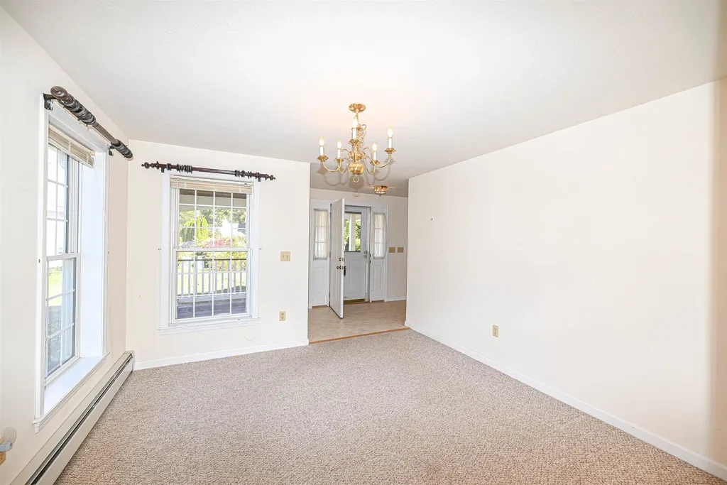 21 Prairie Court Manchester NH 03102