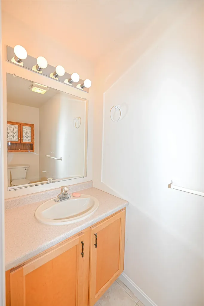 21 Prairie Court Manchester NH 03102