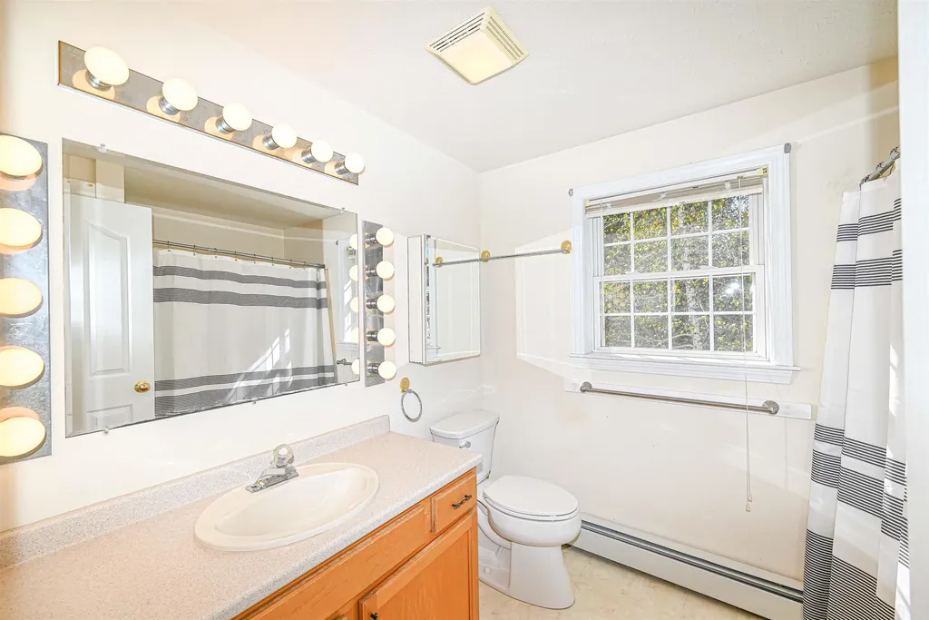 21 Prairie Court Manchester NH 03102