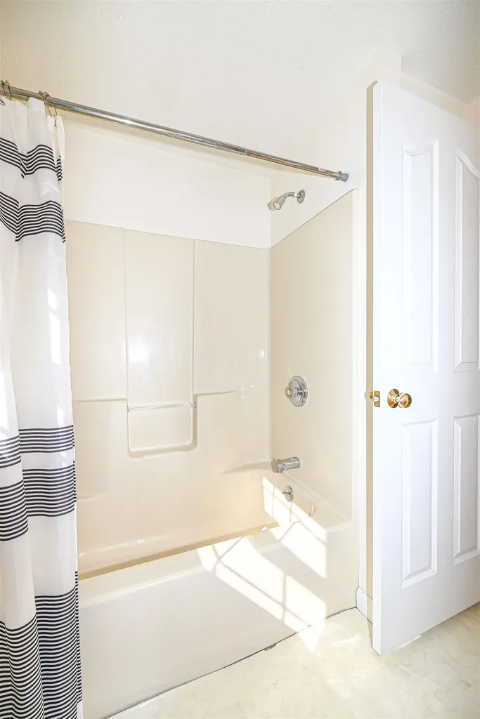 21 Prairie Court Manchester NH 03102