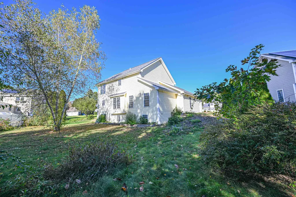 21 Prairie Court Manchester NH 03102