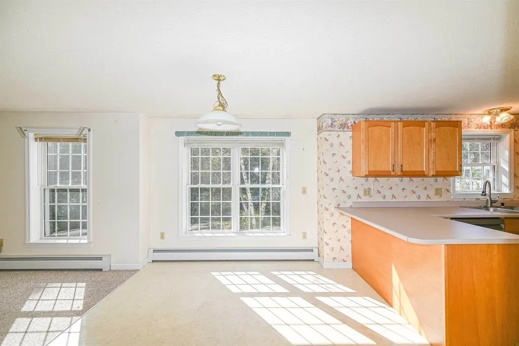 21 Prairie Court Manchester NH 03102