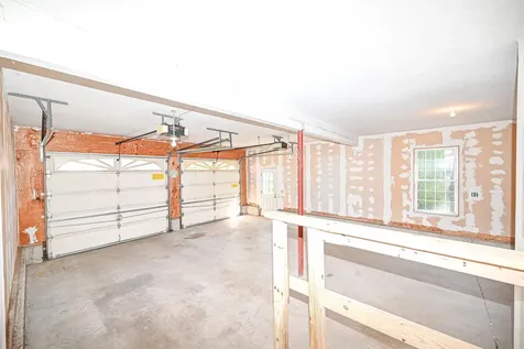 21 Prairie Court Manchester NH 03102