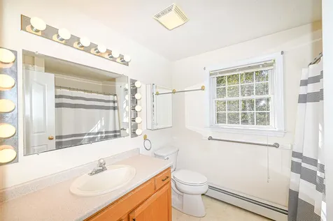 21 Prairie Court Manchester NH 03102