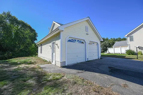 21 Prairie Court Manchester NH 03102