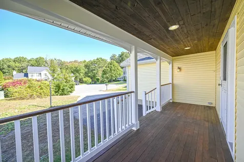 21 Prairie Court Manchester NH 03102