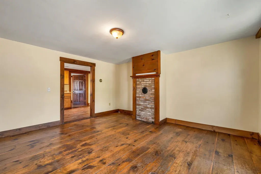 300 New Hampshire Route 25 Warren NH 03279