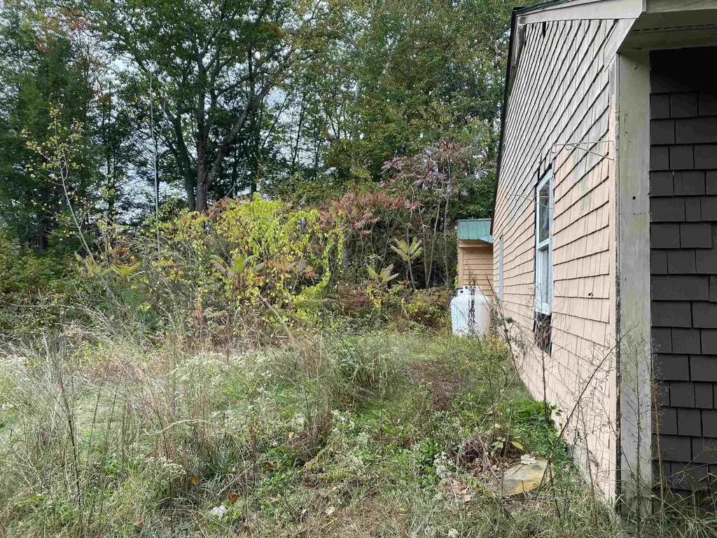 49 Mountain Road Deerfield NH 03037