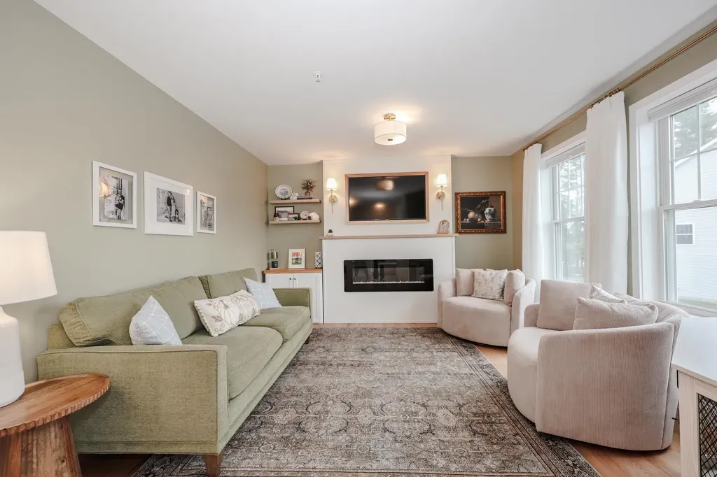 19 Biggs Avenue Epping NH 03042