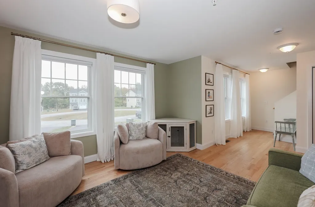 19 Biggs Avenue Epping NH 03042