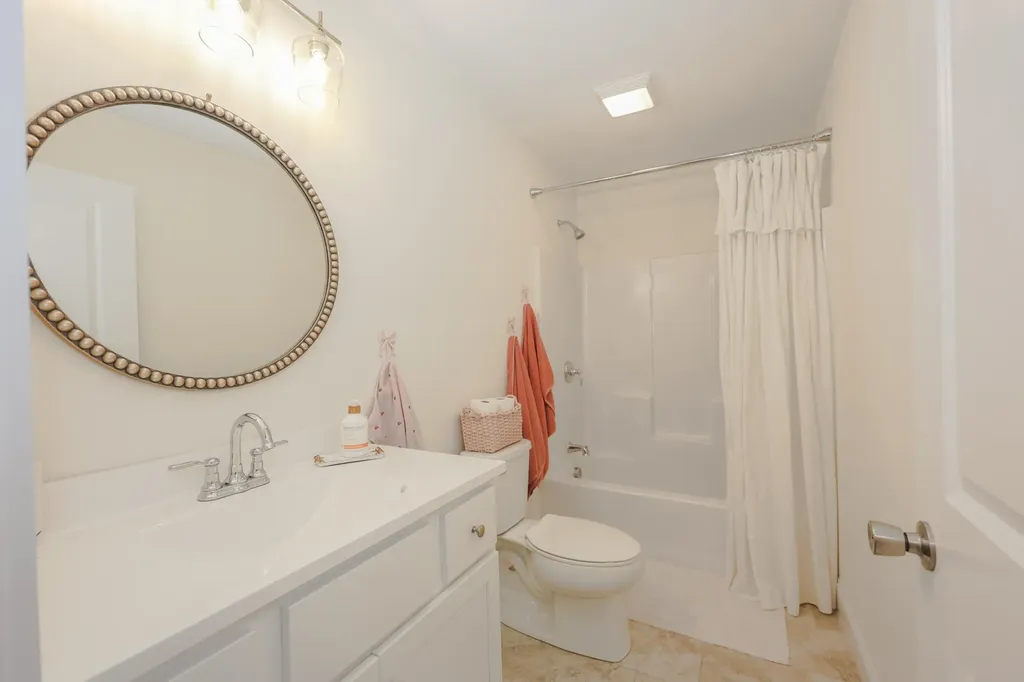 19 Biggs Avenue Epping NH 03042