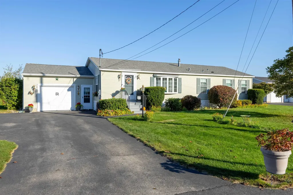 23 Stonegate Lane Hampstead NH 03841