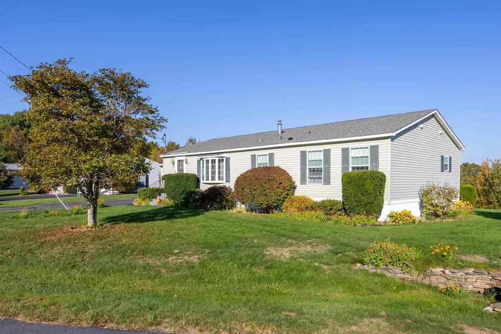 23 Stonegate Lane Hampstead NH 03841