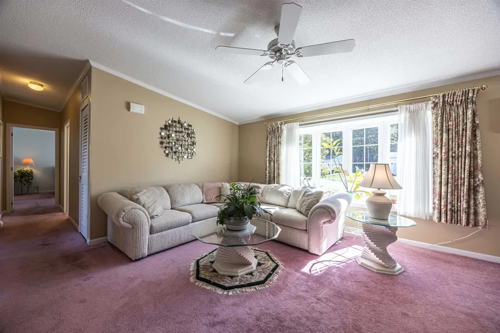 23 Stonegate Lane Hampstead NH 03841