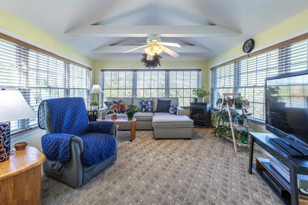 23 Stonegate Lane Hampstead NH 03841