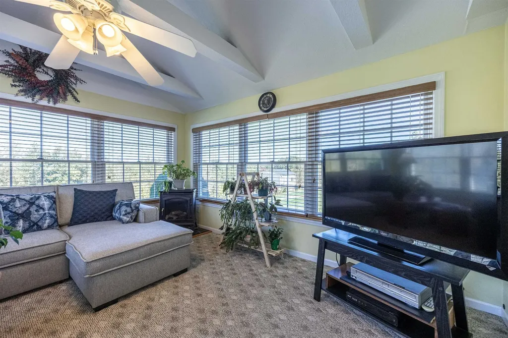 23 Stonegate Lane Hampstead NH 03841