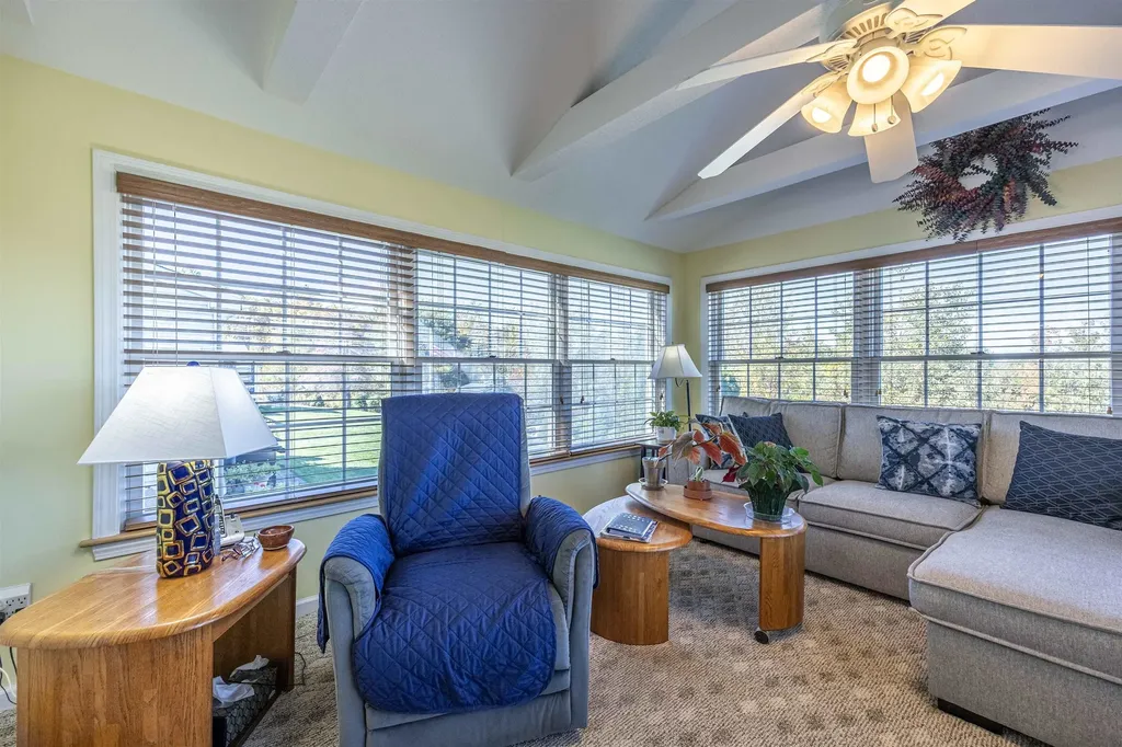 23 Stonegate Lane Hampstead NH 03841