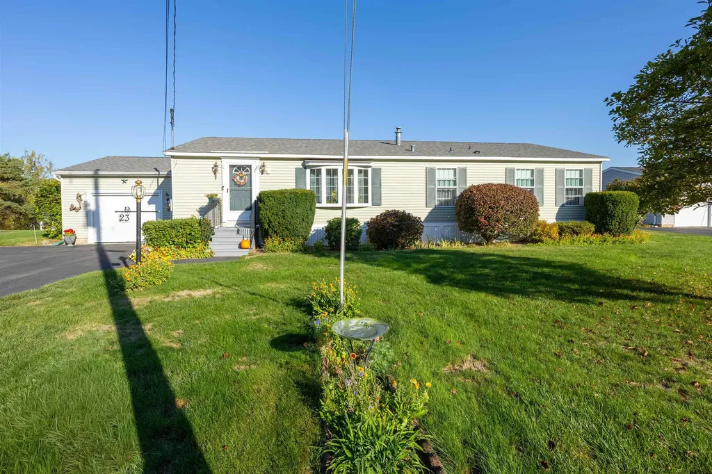 23 Stonegate Lane Hampstead NH 03841