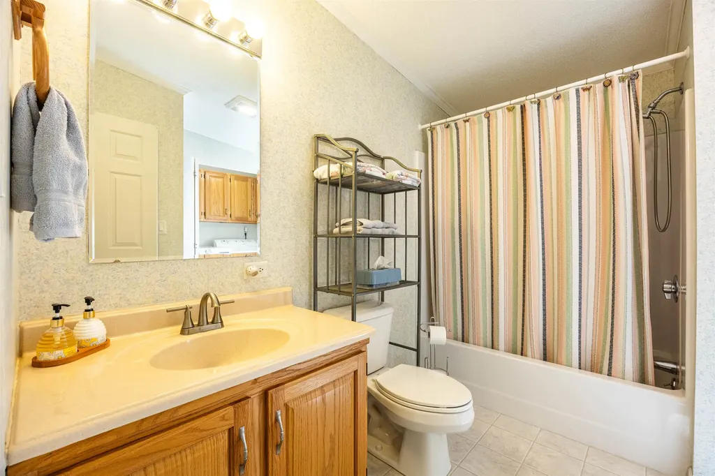 23 Stonegate Lane Hampstead NH 03841