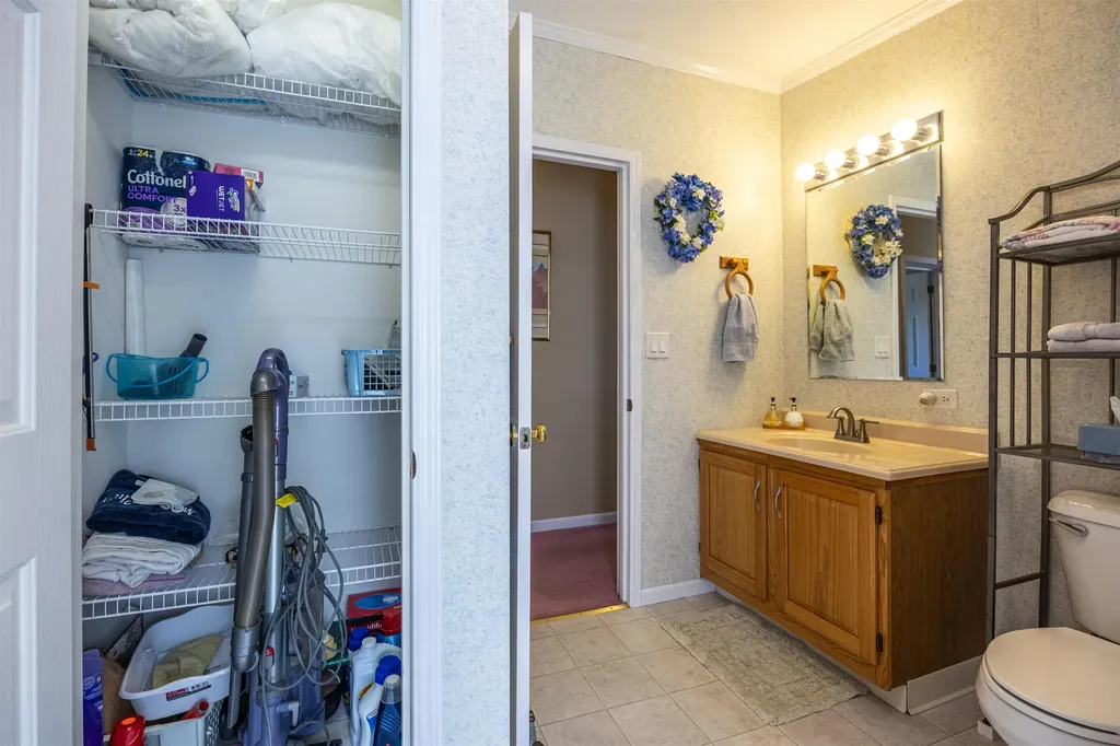 23 Stonegate Lane Hampstead NH 03841