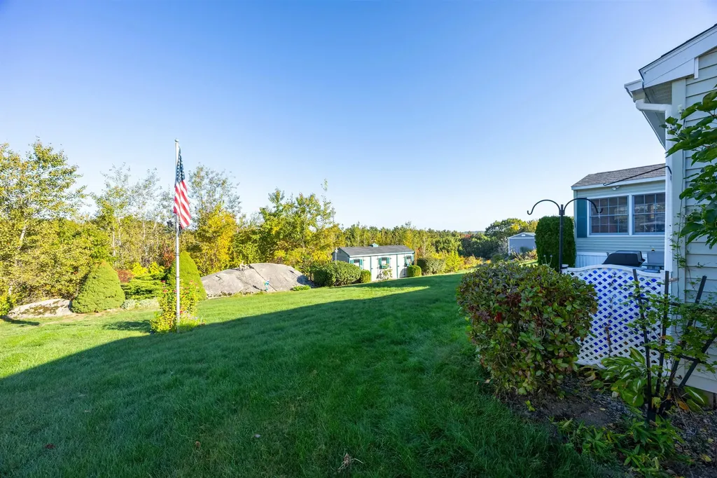 23 Stonegate Lane Hampstead NH 03841