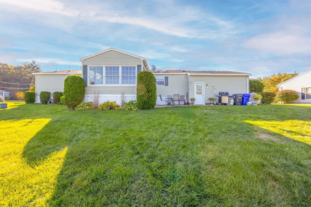 23 Stonegate Lane Hampstead NH 03841