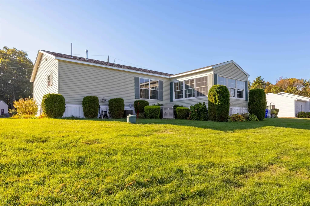 23 Stonegate Lane Hampstead NH 03841