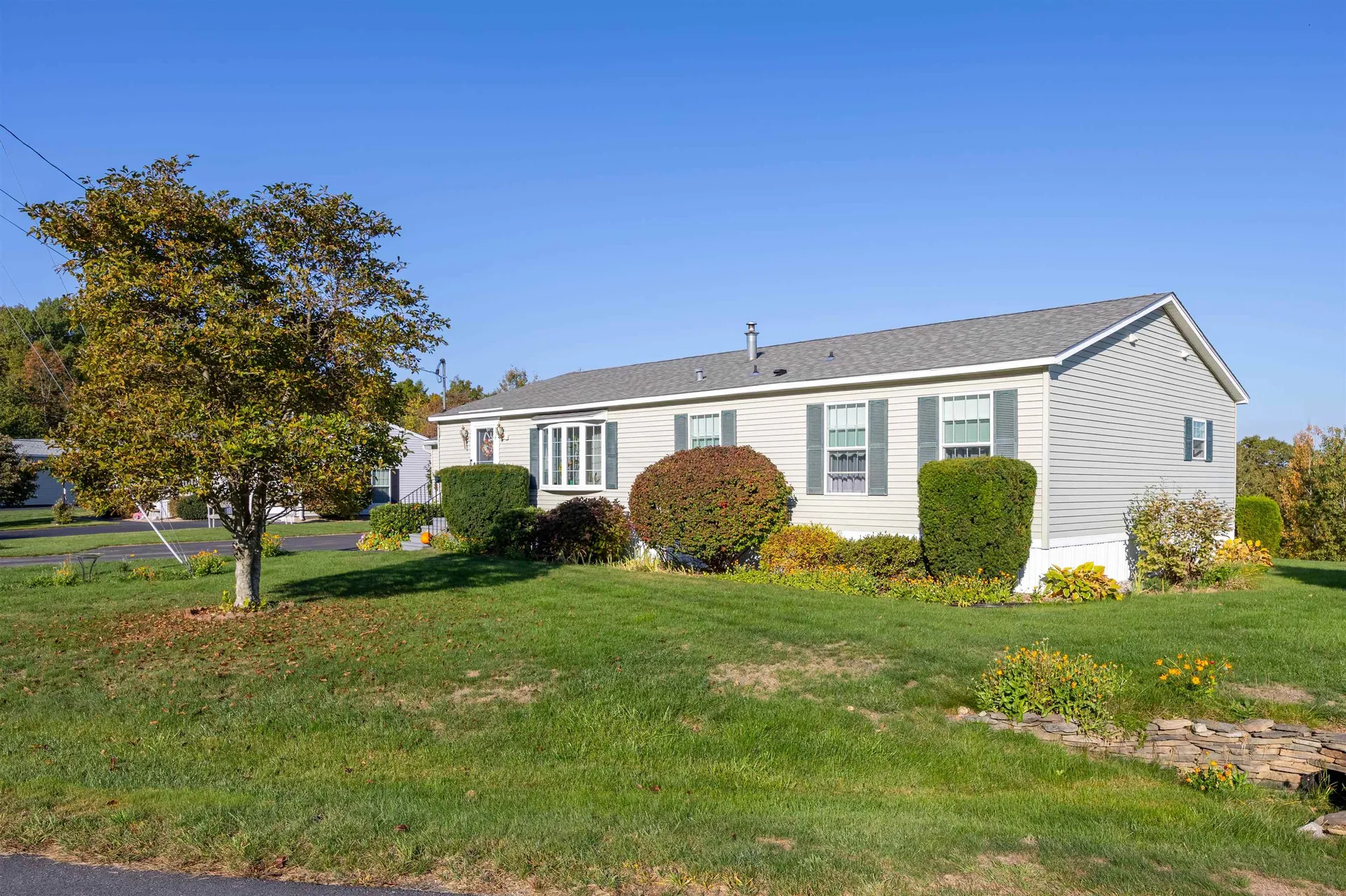 23 Stonegate Lane Hampstead NH 03841