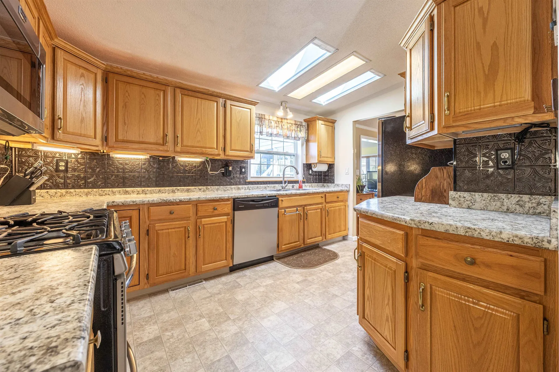 23 Stonegate Lane Hampstead NH 03841