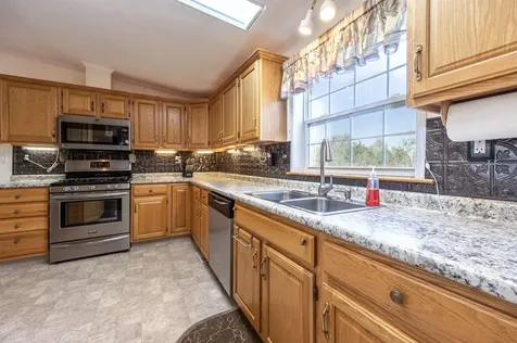 23 Stonegate Lane Hampstead NH 03841