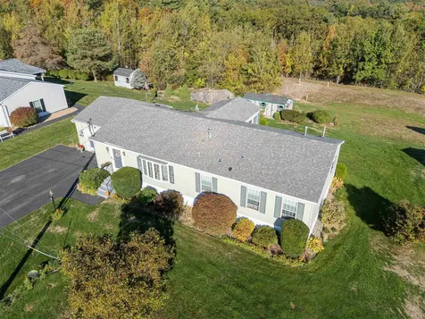 23 Stonegate Lane Hampstead NH 03841