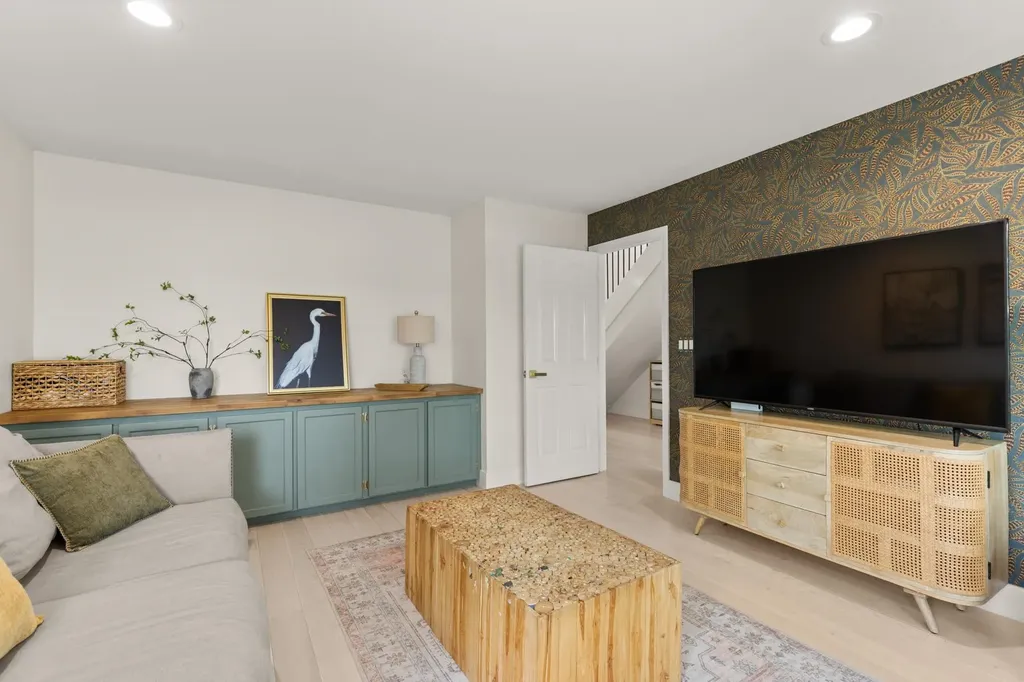 12 Ruth Street Portsmouth NH 03801