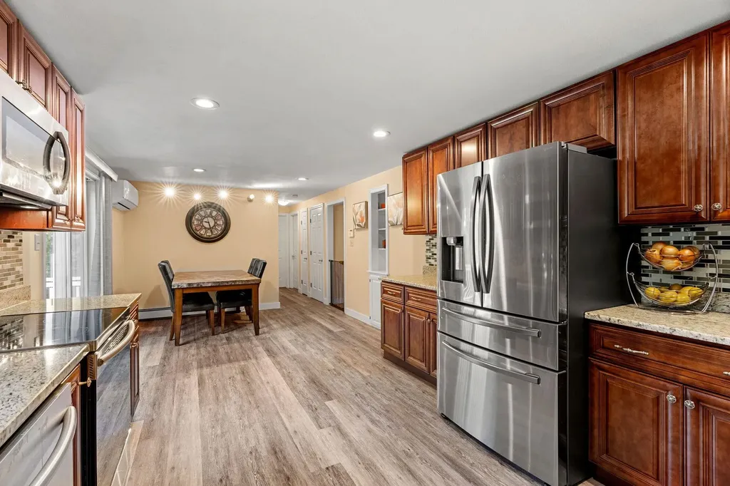 5 Pheasant Run Kingston NH 03848