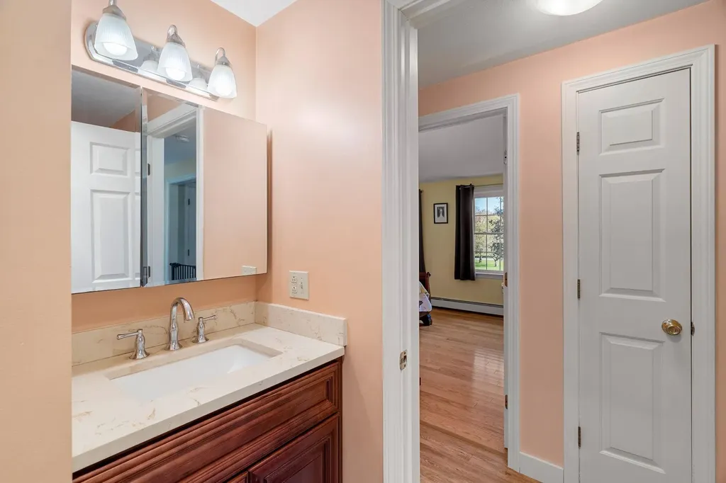 5 Pheasant Run Kingston NH 03848